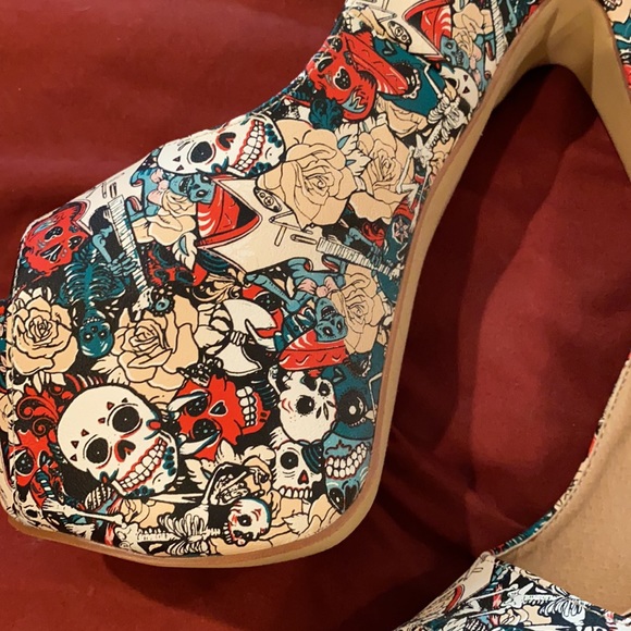 Skulls, Roses and guitars - Picture 4 of 6